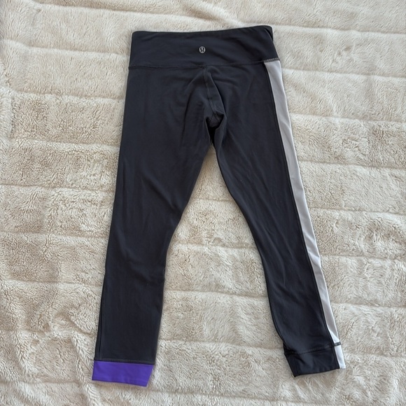 Lululemon athletica crop leggings in grey with white and purple accent size 4 - Picture 2 of 11
